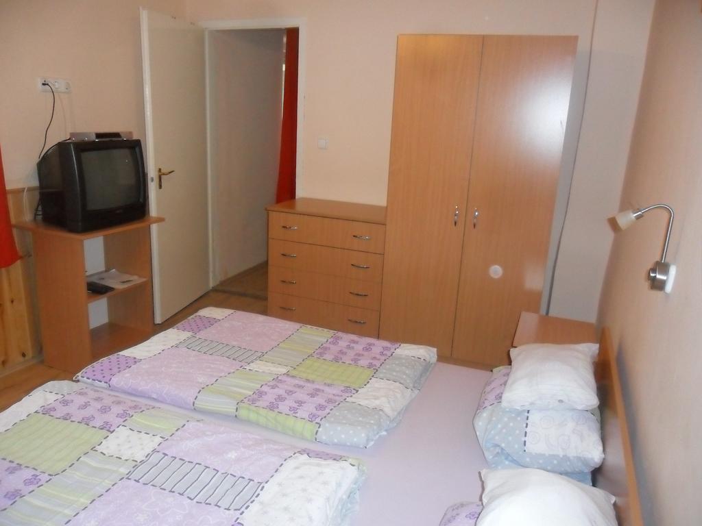 Pallósi Ház A Sárvár Habitación foto