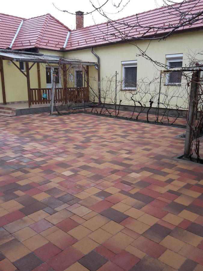Pallósi Ház A Sárvár Exterior foto